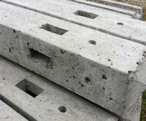 2.44m Concrete Cnr 3x mort post 1.65mF/e